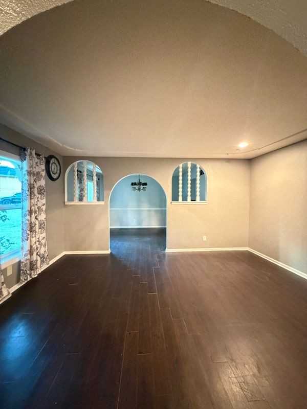 7058 Waverly Ct - Photo 5 of 14