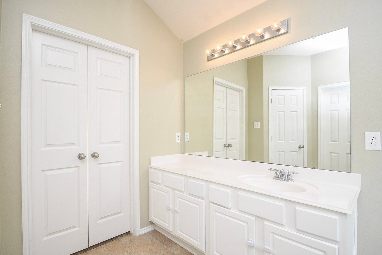 5010 Bridgevalley Ct - Photo 6 of 50