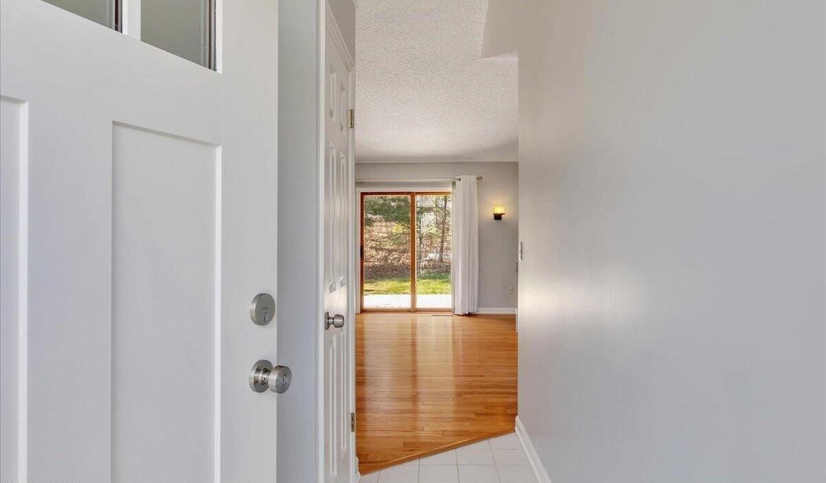 34 Anchor Dr - Photo 2 of 36