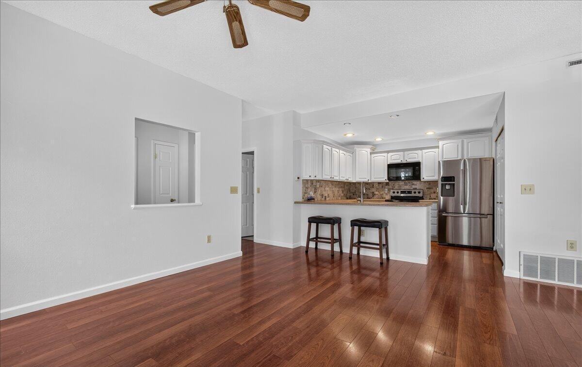 1011 Hampton Place Blvd - Photo 6 of 22