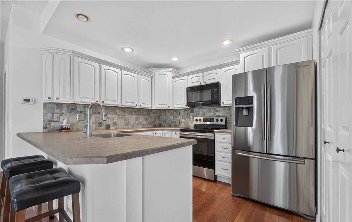 1011 Hampton Place Blvd - Photo 7 of 22