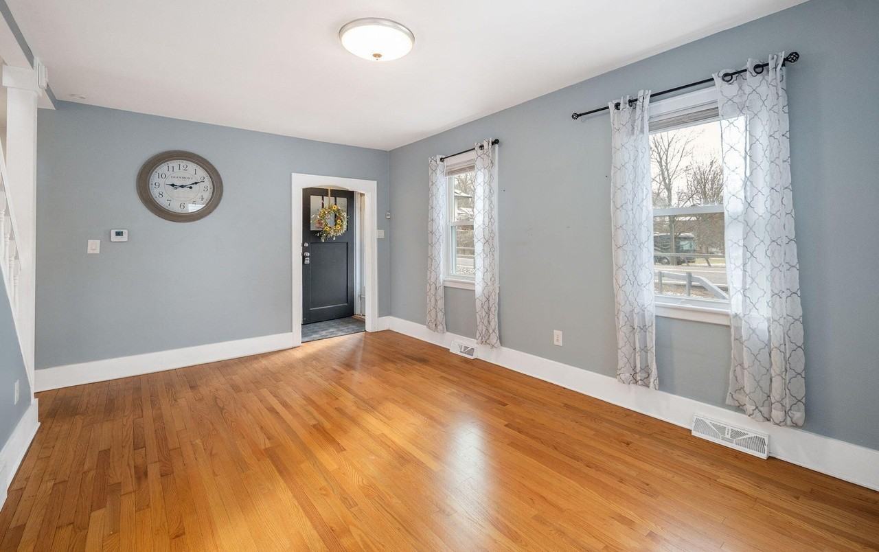 667 Feura Bush Rd - Photo 5 of 28