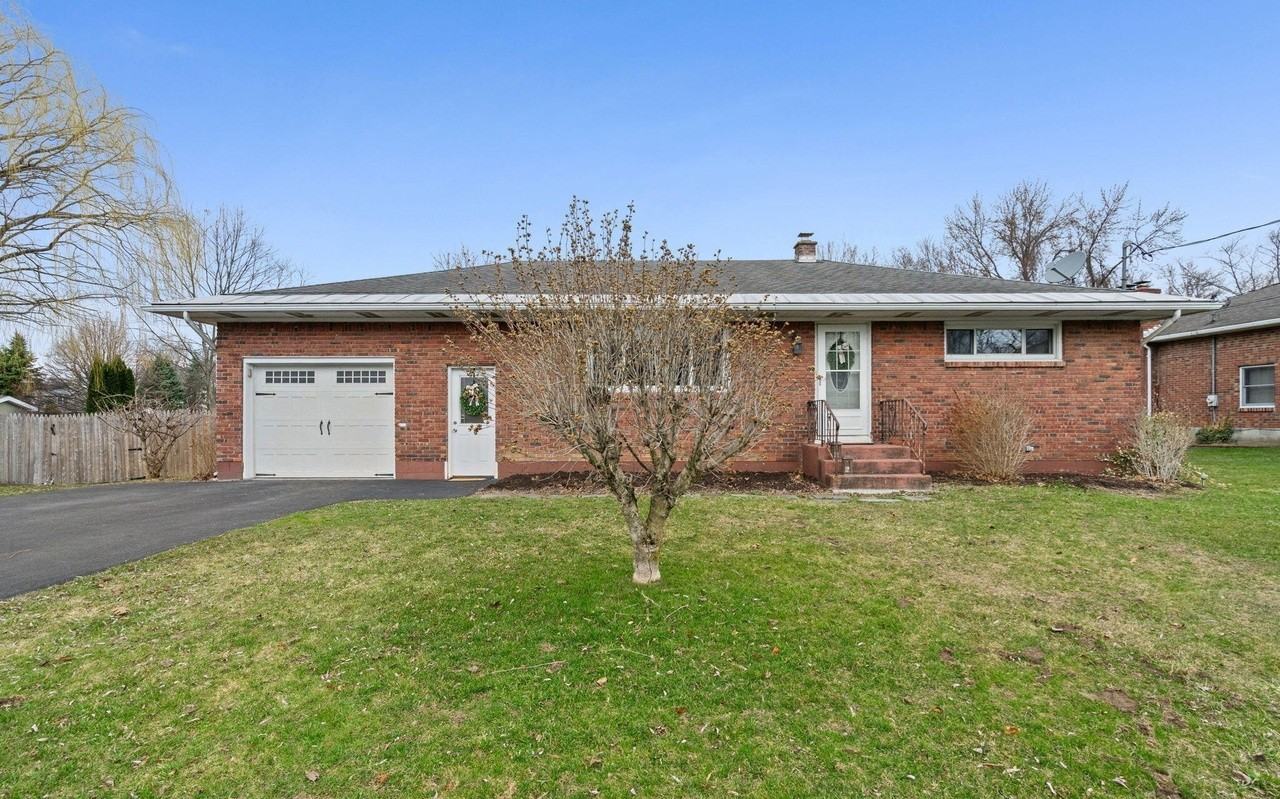 442 Russell Rd - Photo 3 of 30