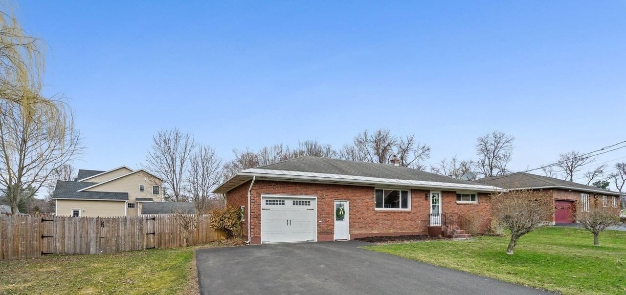 442 Russell Rd - Photo 4 of 30