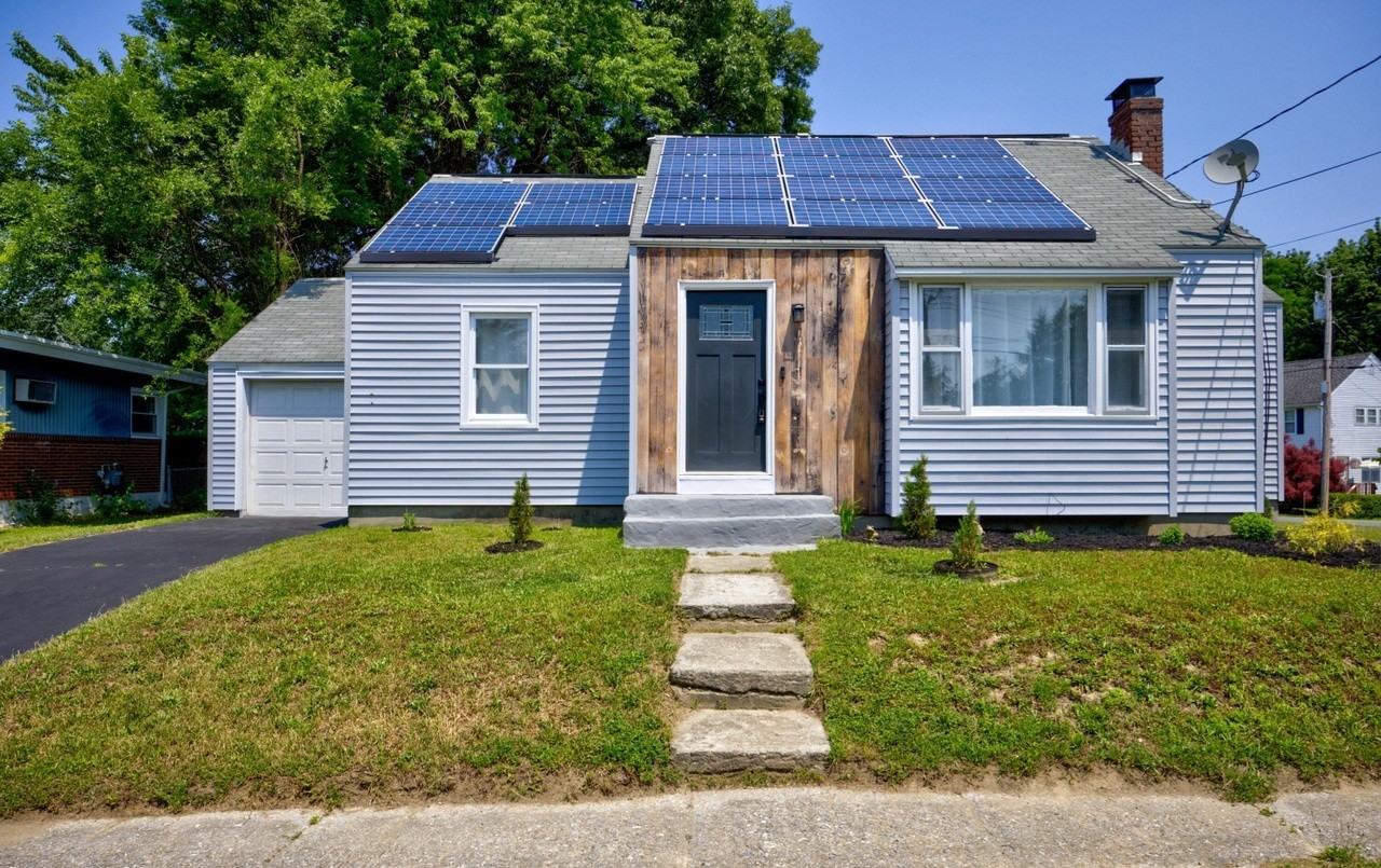 335 Hampton Ave - Photo 2 of 28