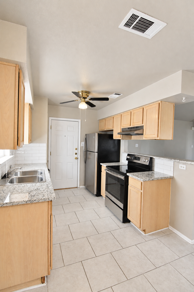 2300 Jerome Dr - Photo 3 of 15