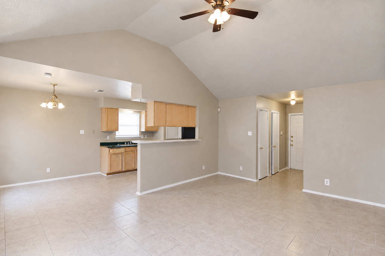 2300 Jerome Dr - Photo 5 of 15