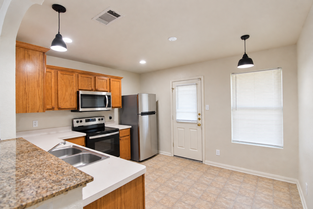2907 Blackburn Dr - Photo 4 of 18
