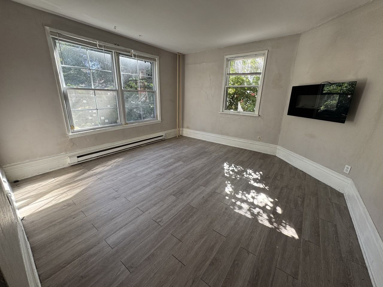 2720 Emerson Ave S - Photo 2 of 7