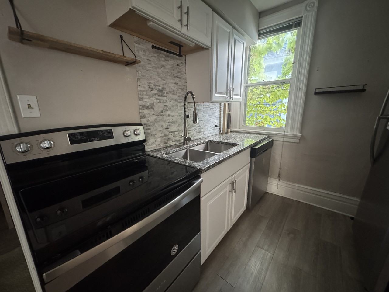 2720 Emerson Ave S - Photo 6 of 7