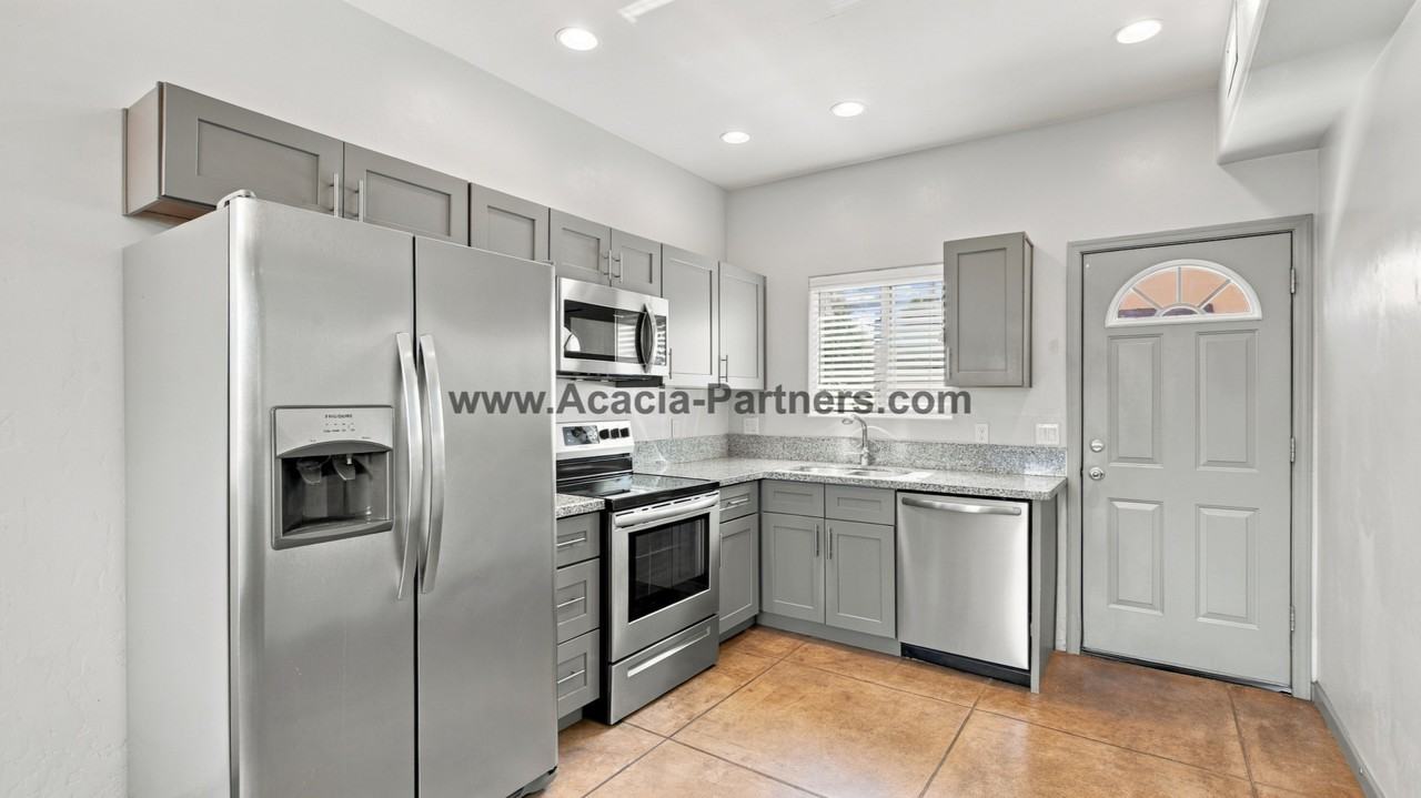 1423 N Belvedere Ave - Photo 3 of 14