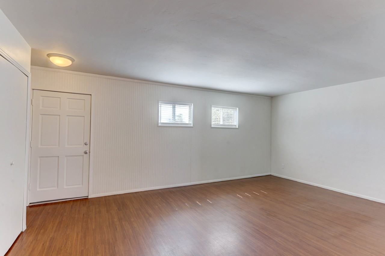 5067 E 13th St - Photo 3 of 30
