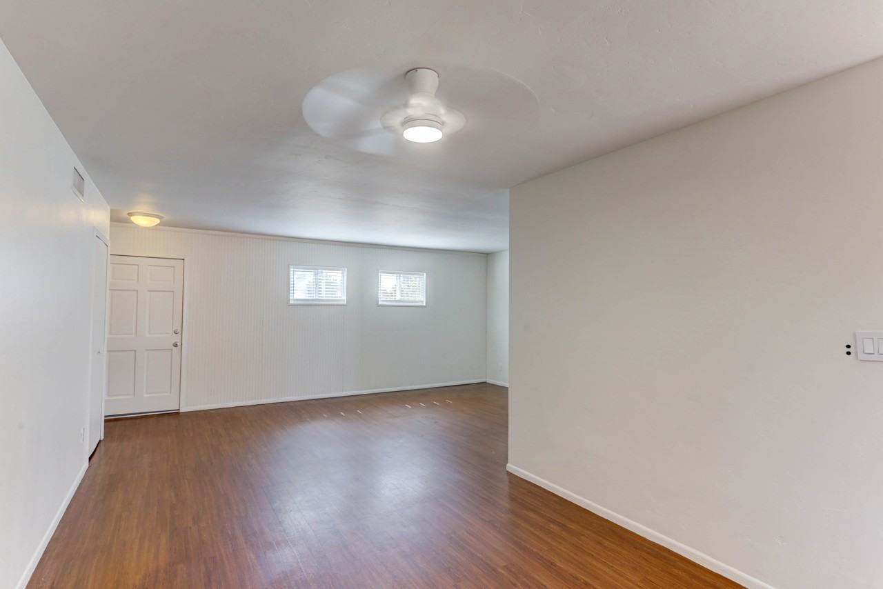 5067 E 13th St - Photo 5 of 30