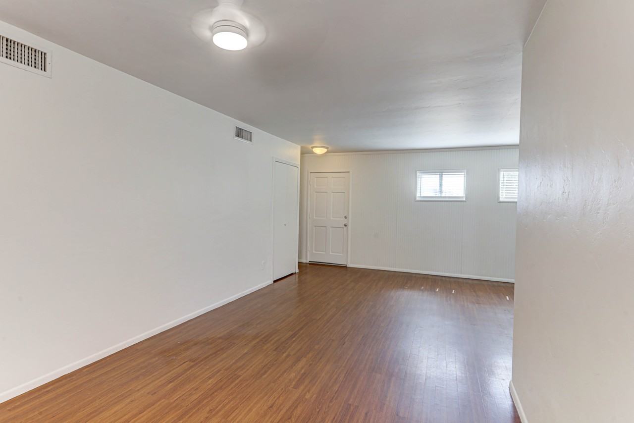 5067 E 13th St - Photo 6 of 30
