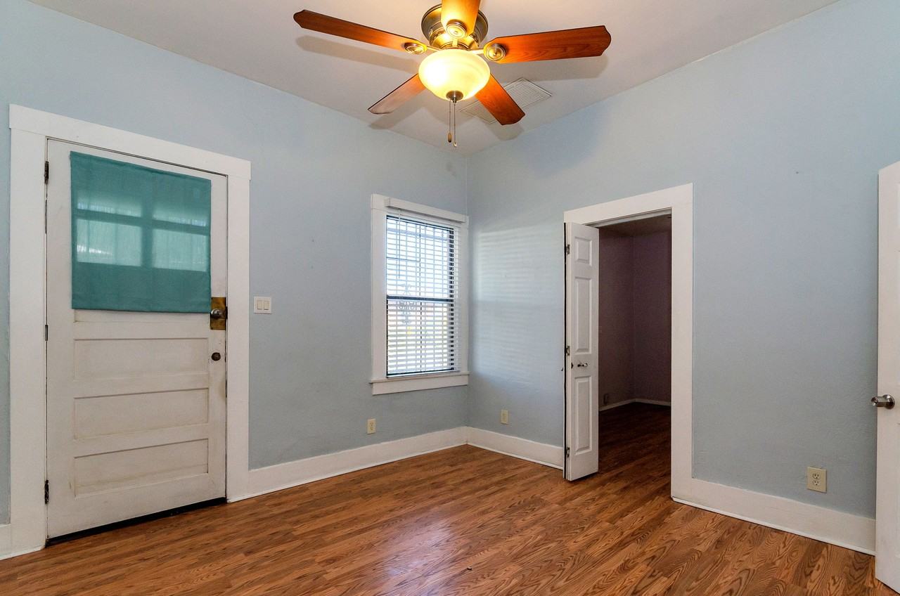 186 W Franklin St - Photo 5 of 15