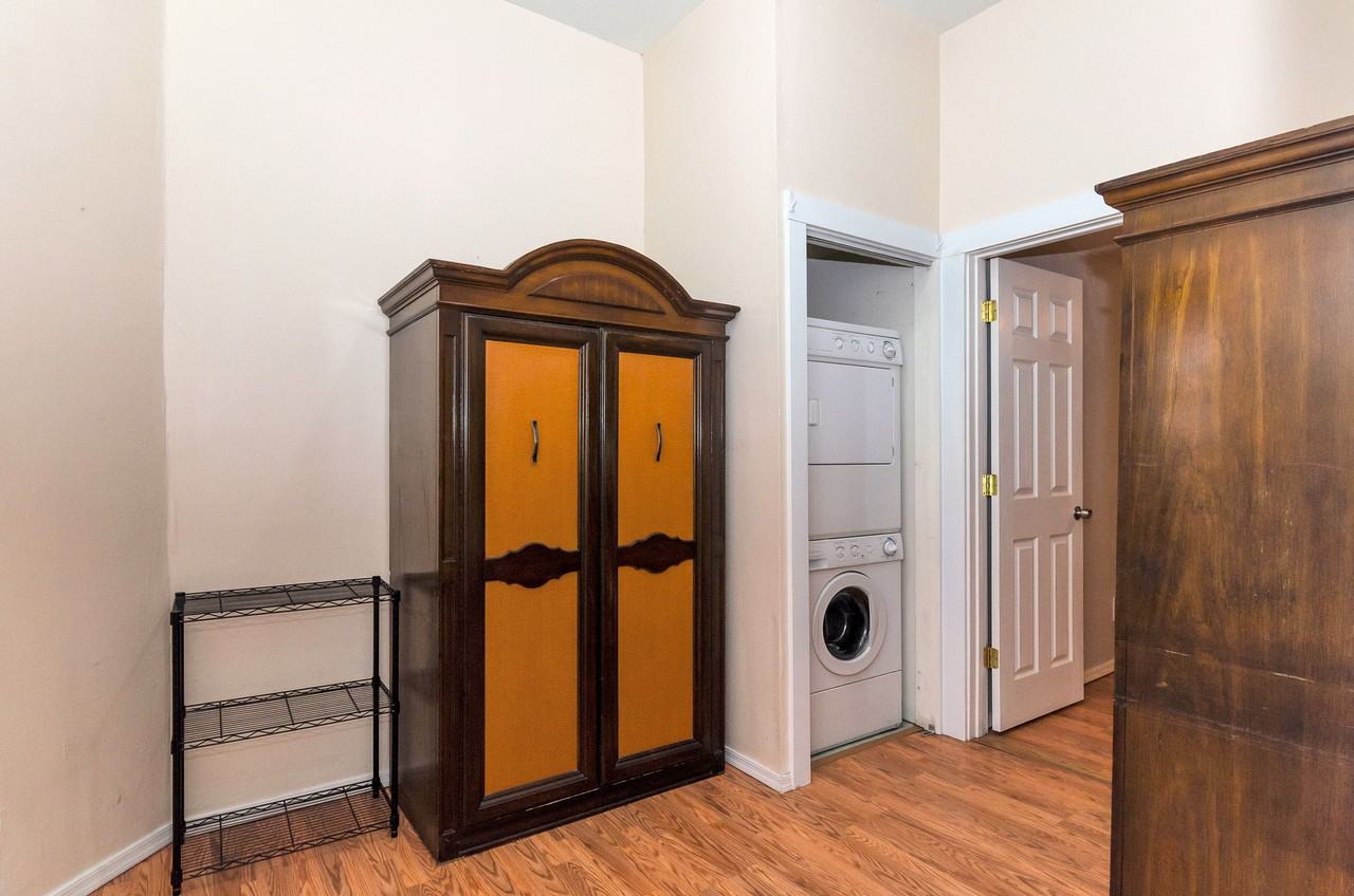 186 W Franklin St - Photo 6 of 15