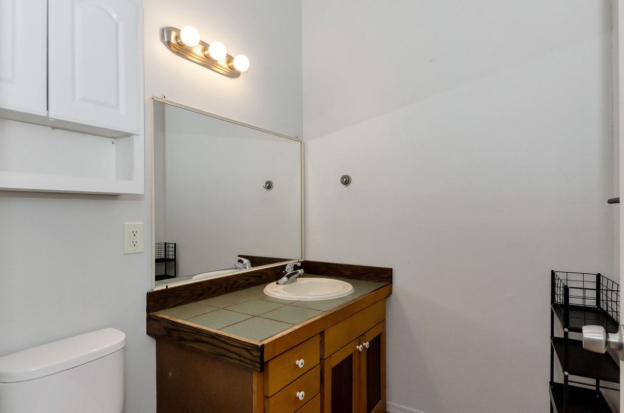 186 W Franklin St - Photo 7 of 15