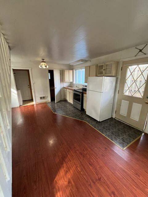 213 Se Neptune Ave - Photo 2 of 11