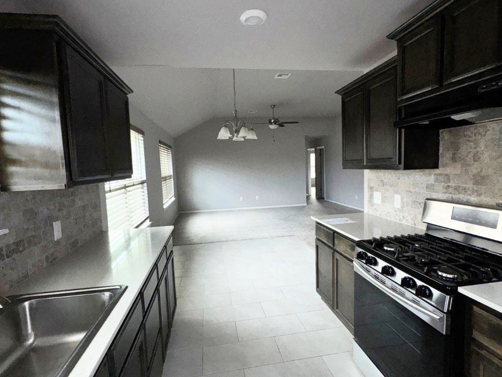 19904 Forsythe Dr - Photo 7 of 20