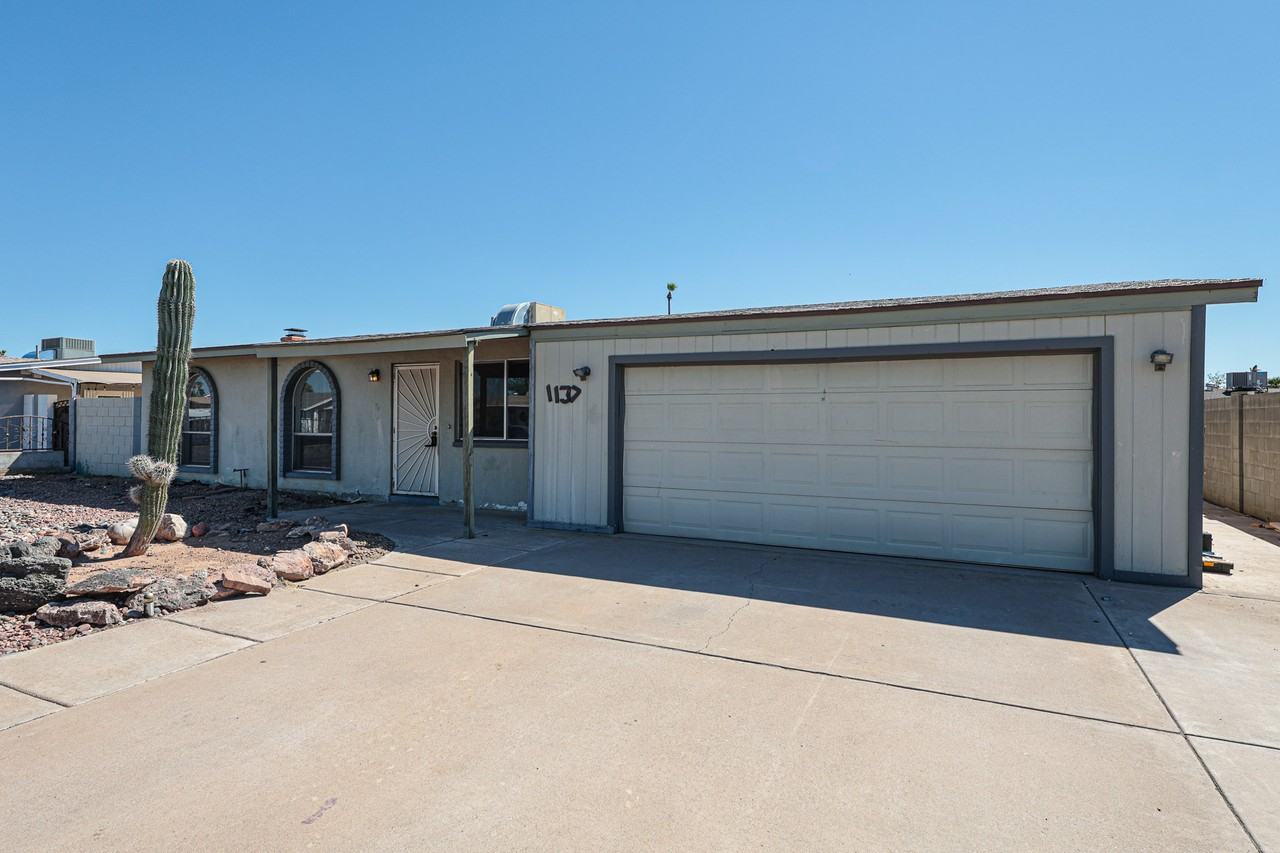 1137 W Emerald Ave - Photo 3 of 50