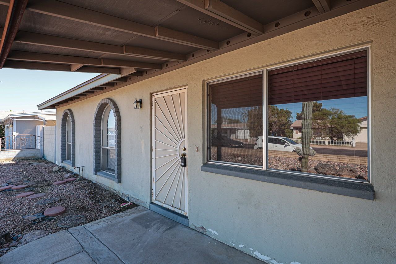 1137 W Emerald Ave - Photo 4 of 50