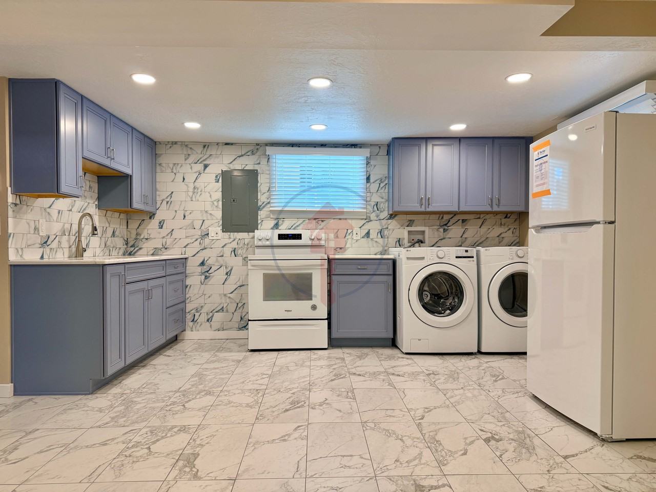 175 N 7Th St - Photo 2 of 9