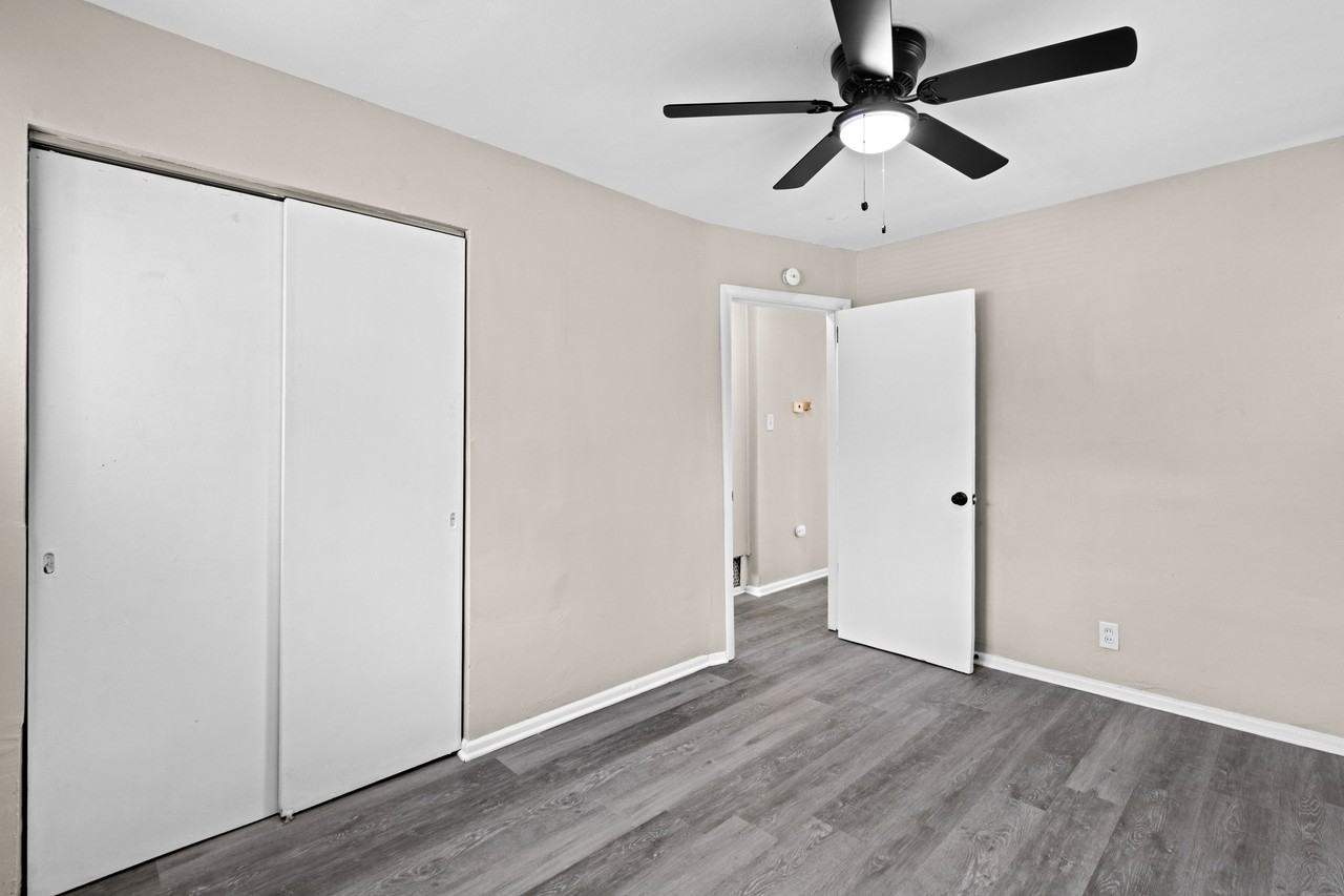 5677 Parchester Dr - Photo 3 of 21