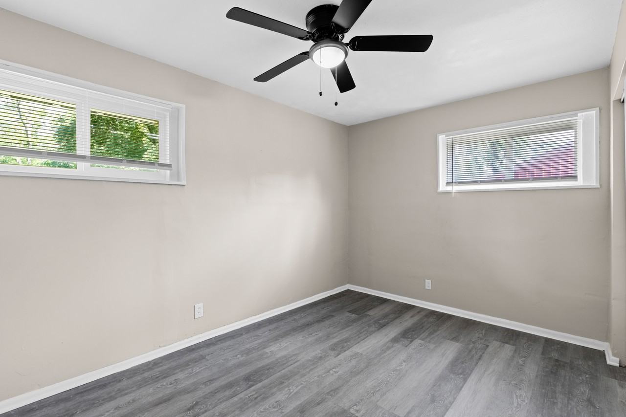 5677 Parchester Dr - Photo 4 of 21