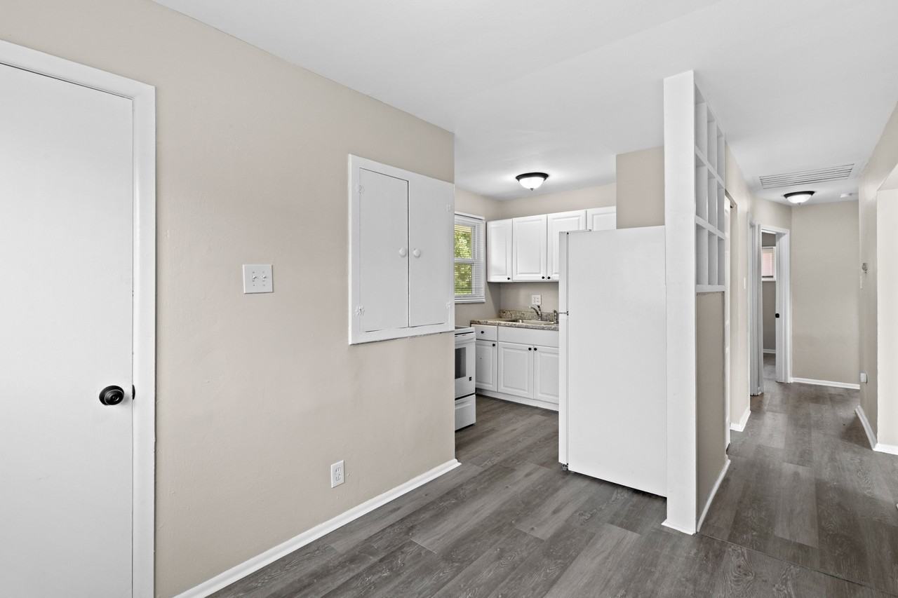 5677 Parchester Dr - Photo 6 of 21