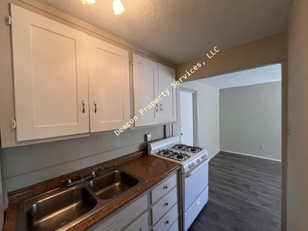 1211 Copper Ave Ne - Photo 7 of 11