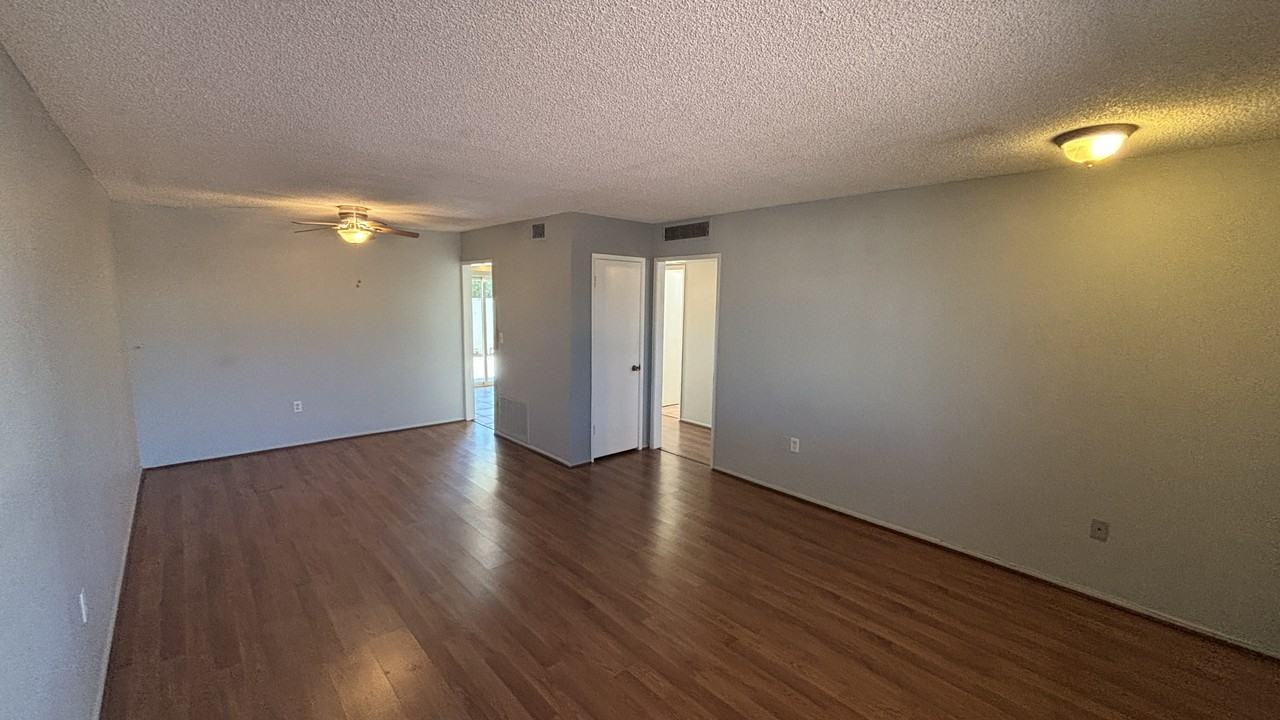 10537 W Coggins Dr - Photo 3 of 22