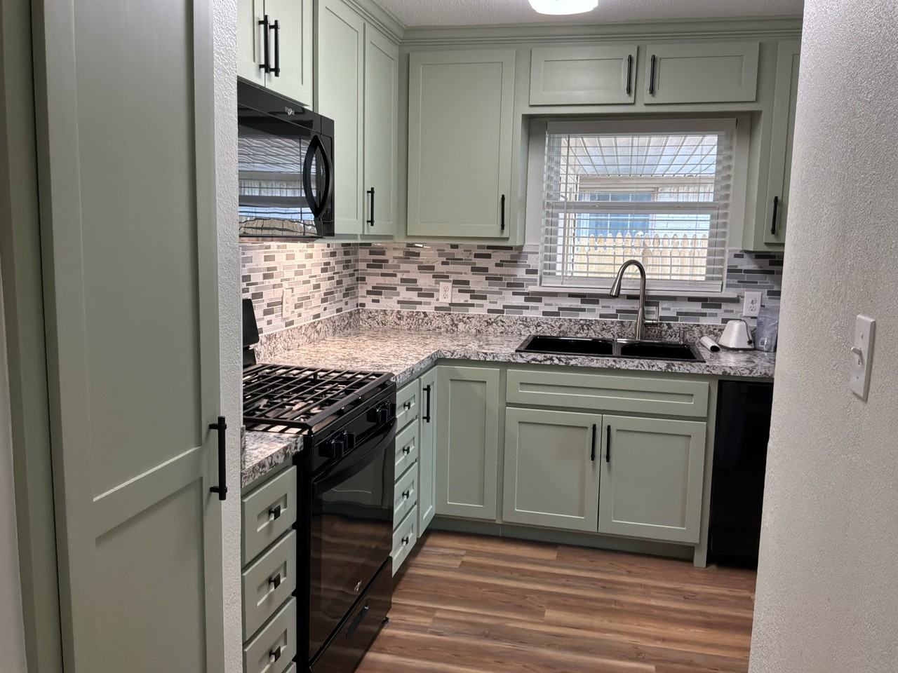 732 W Bullock St #NA - Photo 2 of 40