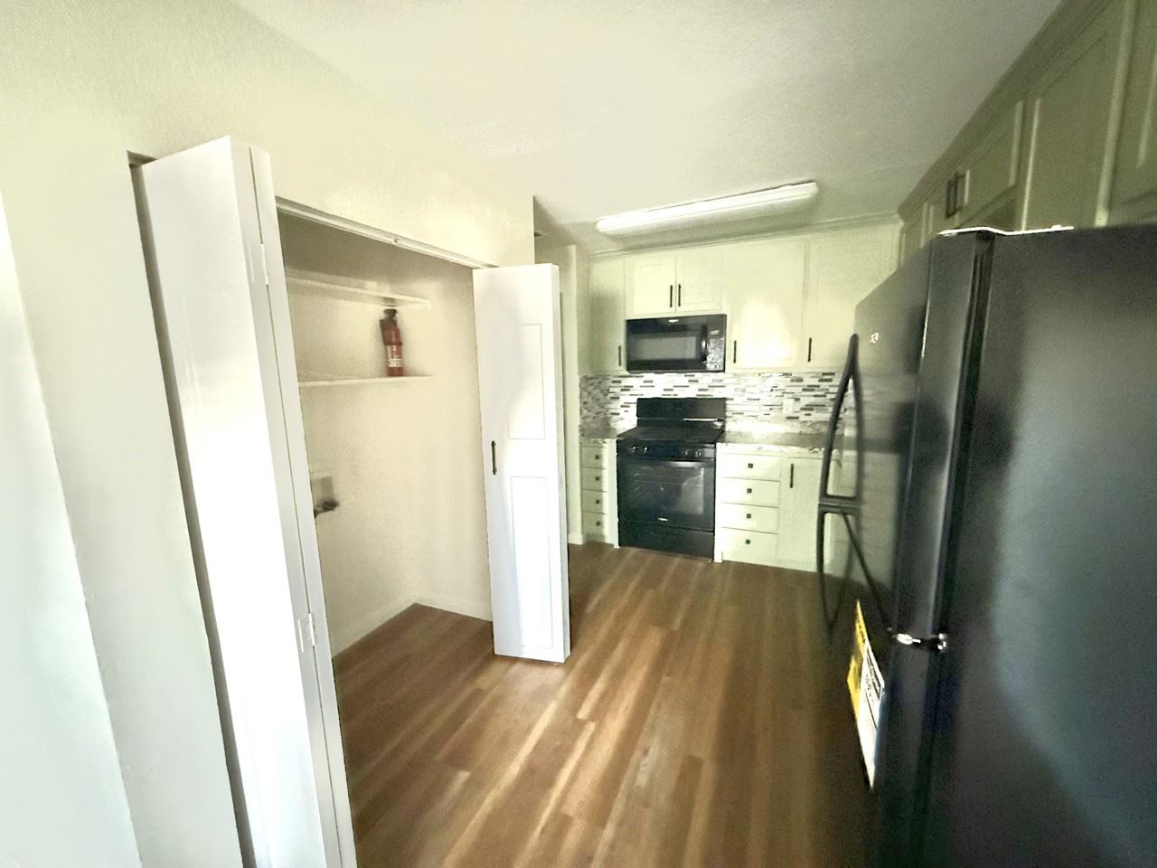 732 W Bullock St #NA - Photo 5 of 40