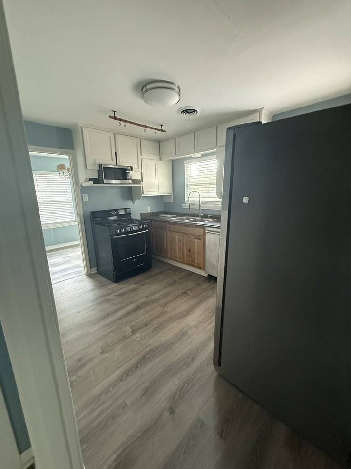 531 W Bullock St #NA - Photo 2 of 17