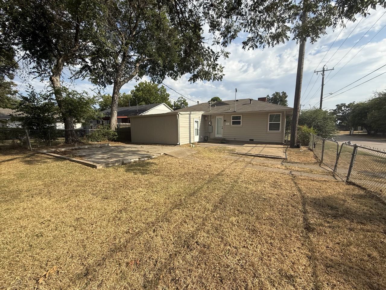 531 W Bullock St #NA - Photo 4 of 17