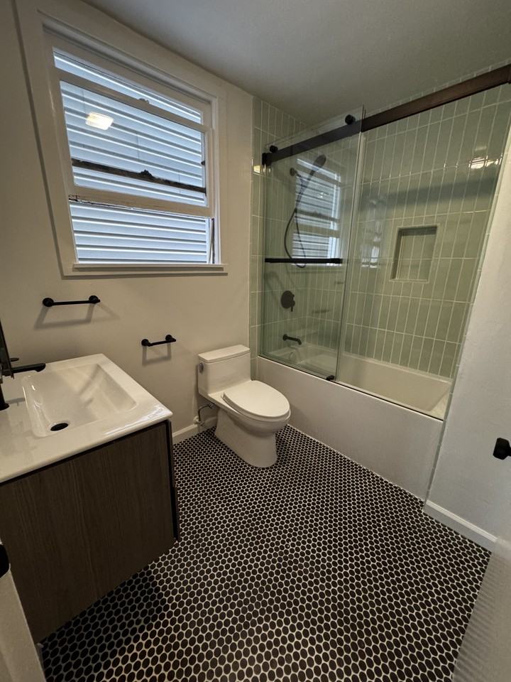 850 Wisconsin St #A - Photo 7 of 11