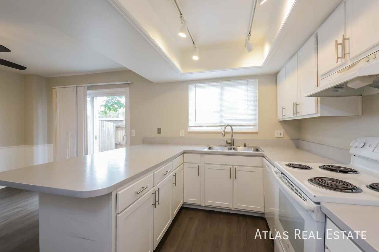 Iris Street Townhomes - Photo 4 of 18