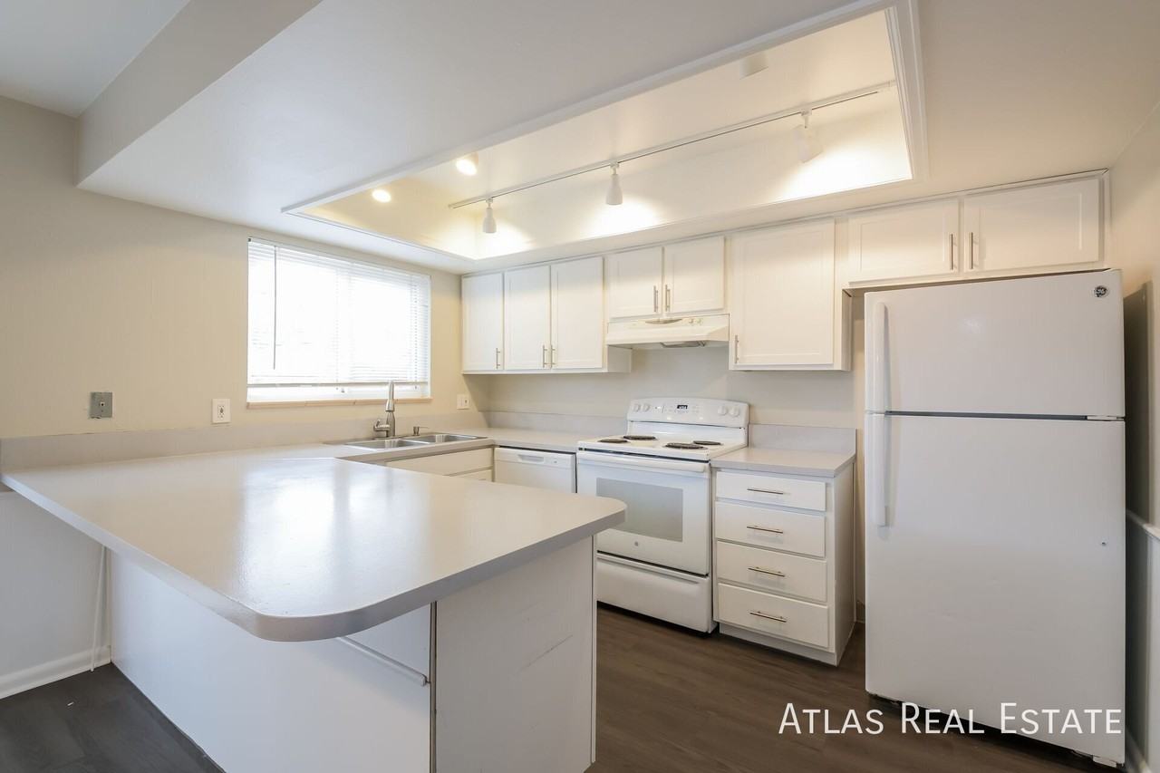 Iris Street Townhomes - Photo 5 of 18