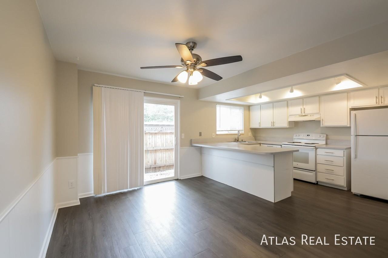 Iris Street Townhomes - Photo 6 of 18