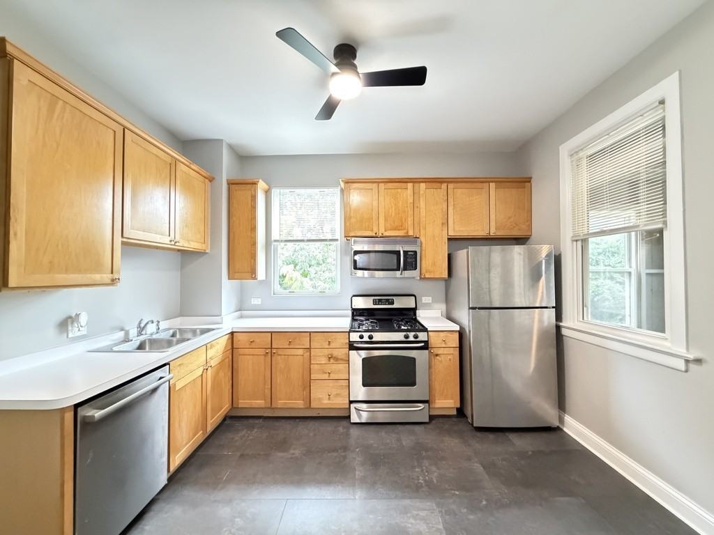 2099 W Montrose Ave #9Q - Photo 2 of 20