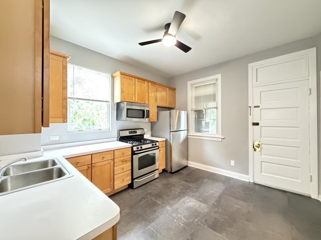 2099 W Montrose Ave #9Q - Photo 3 of 20