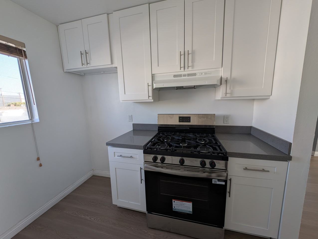 11901 Valerio St #10 - Photo 4 of 15