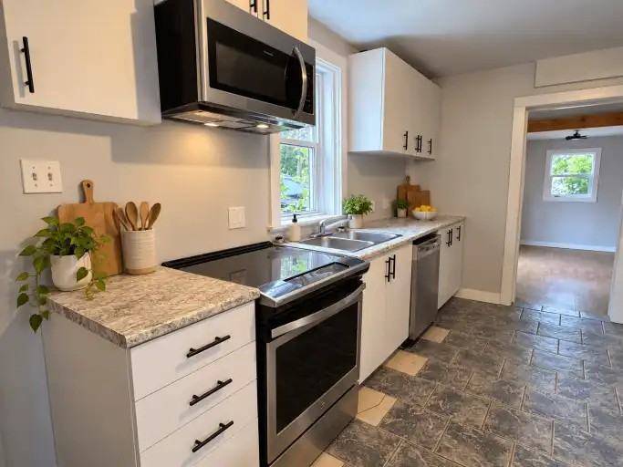 467 Rubidge St - Photo 2 of 16