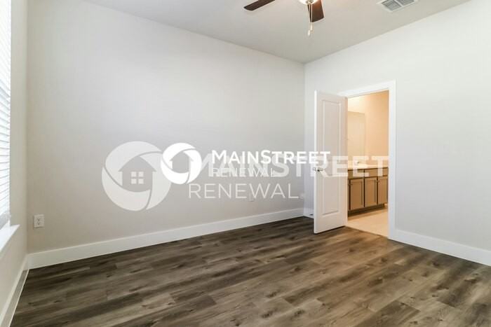 329 S Pine St - Photo 7 of 16