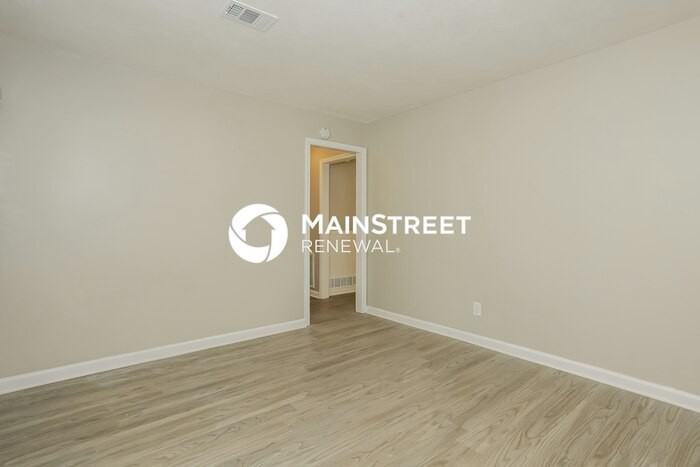 6096 Lynne Cir Sw - Photo 4 of 15