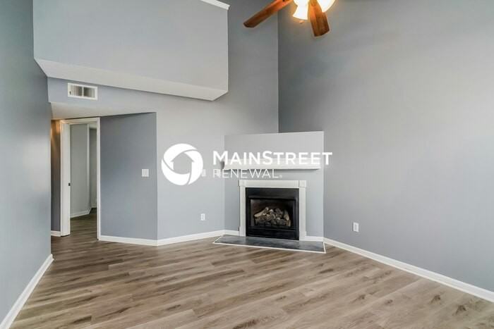 10715 Bayport Rd - Photo 6 of 17