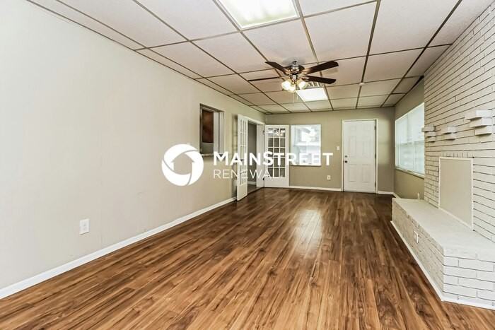 2106 Hartwell Ave - Photo 3 of 16