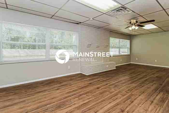 2106 Hartwell Ave - Photo 4 of 16