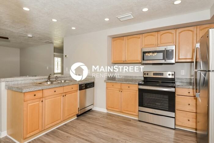 2136 Fairfield Ave - Photo 5 of 16