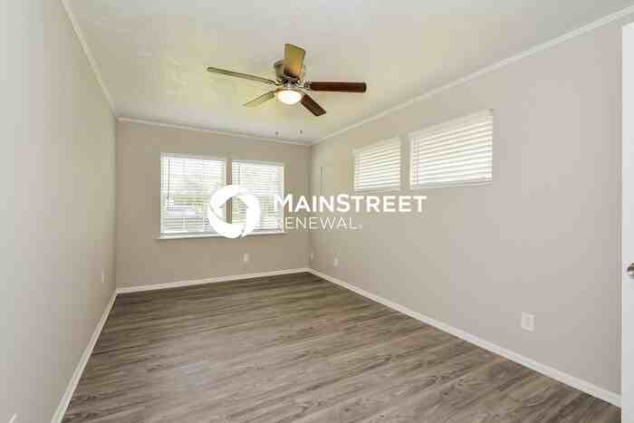 2136 Fairfield Ave - Photo 7 of 16